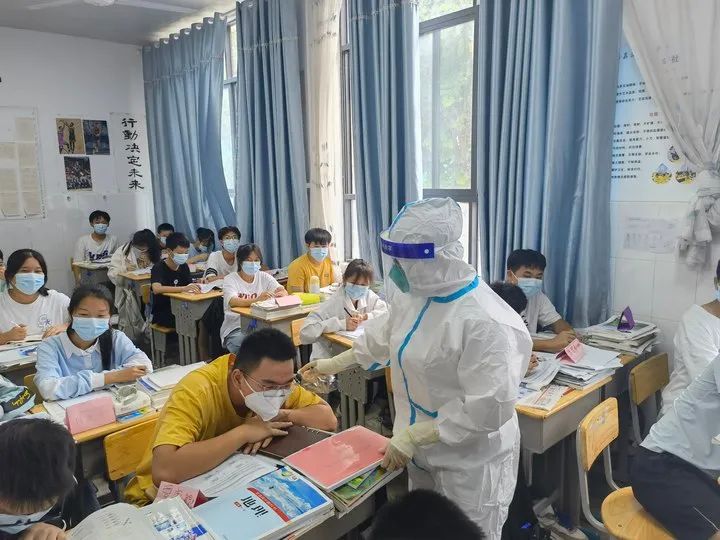 荔波高级中学举行新冠肺炎疫情防控演练