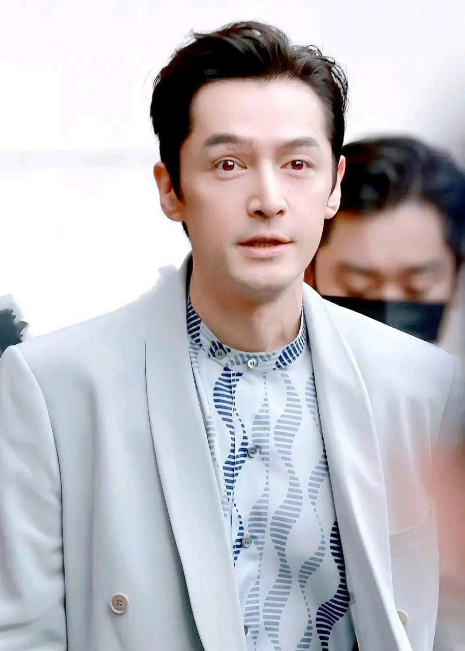 随着年龄的增长,胡歌眼睛上的伤疤越来越明显.为什么变得如此明显?