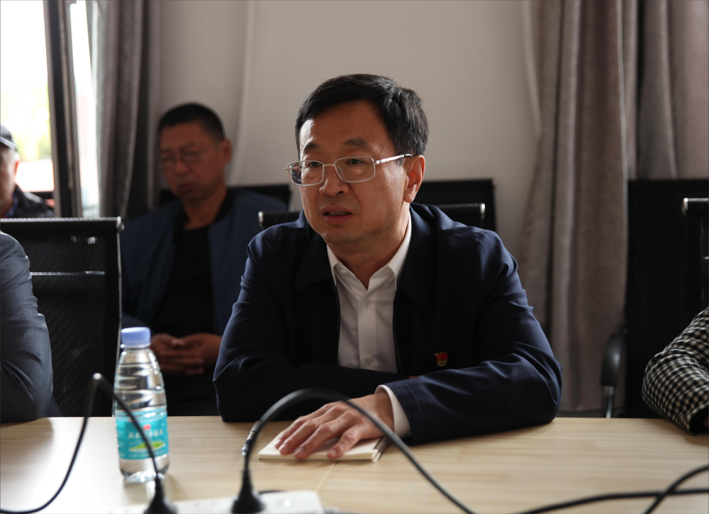 盖元臣为离退休党员讲授主题教育专题党课暨召开"忆校史 谋发展"老