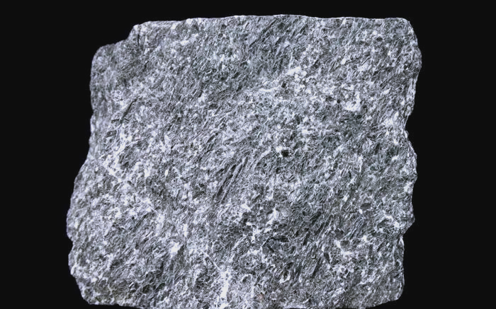 角闪石:一种重要的矿物种类及其多种特性概述