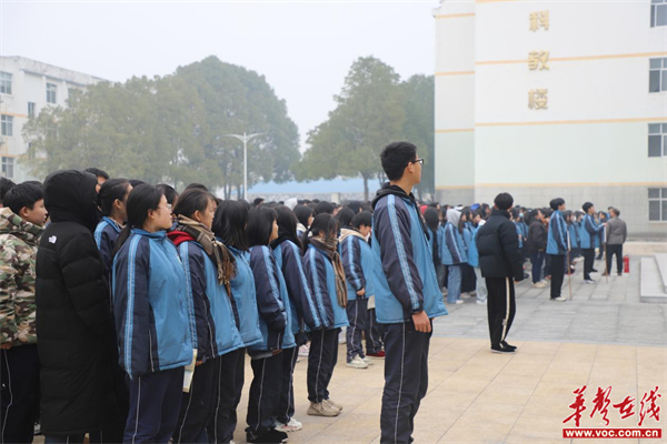 王宏 通讯员 邓文颖)12月29日上午,益阳市安化县第二中学组织全校3000