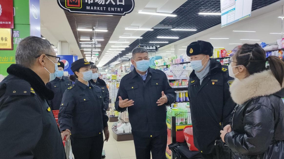 呼伦贝尔市市场监督管理局吴铁宏局长一行到我旗开展节日市场检查