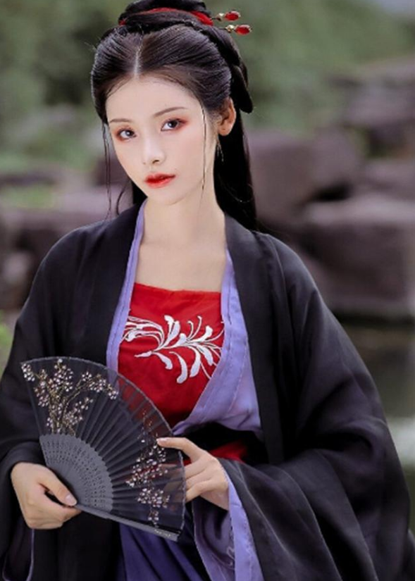 《锦庭娇》"皇叔,皇叔~""闭嘴别叫了,你肚子里是本王的娃"