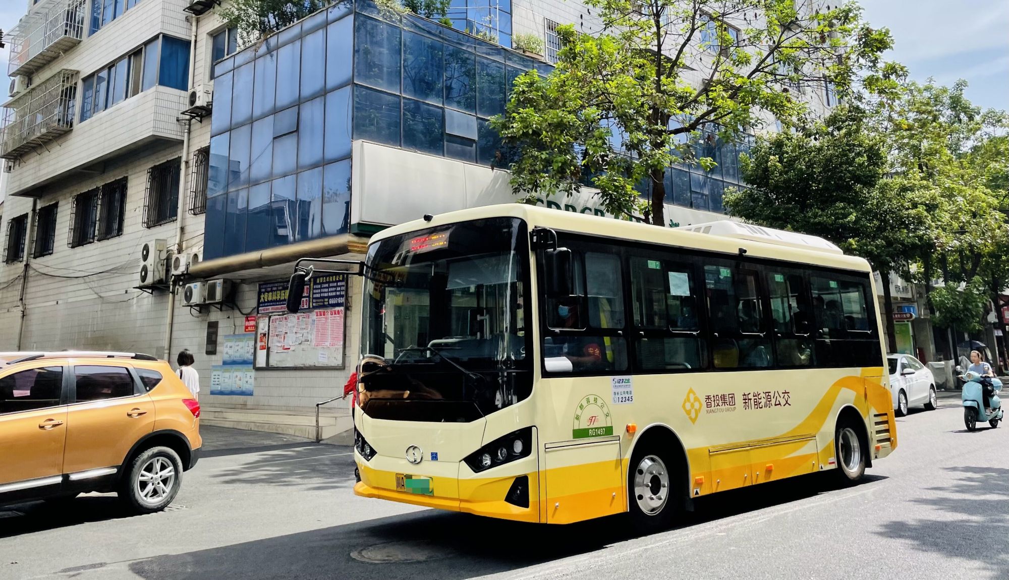 新都区继续投放67辆蜀都纯电动公交车,将使用在这些线路上