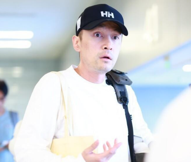 胡歌婚后近况曝光,面色苍白,消瘦到裤管空荡,网友:眼里没光了