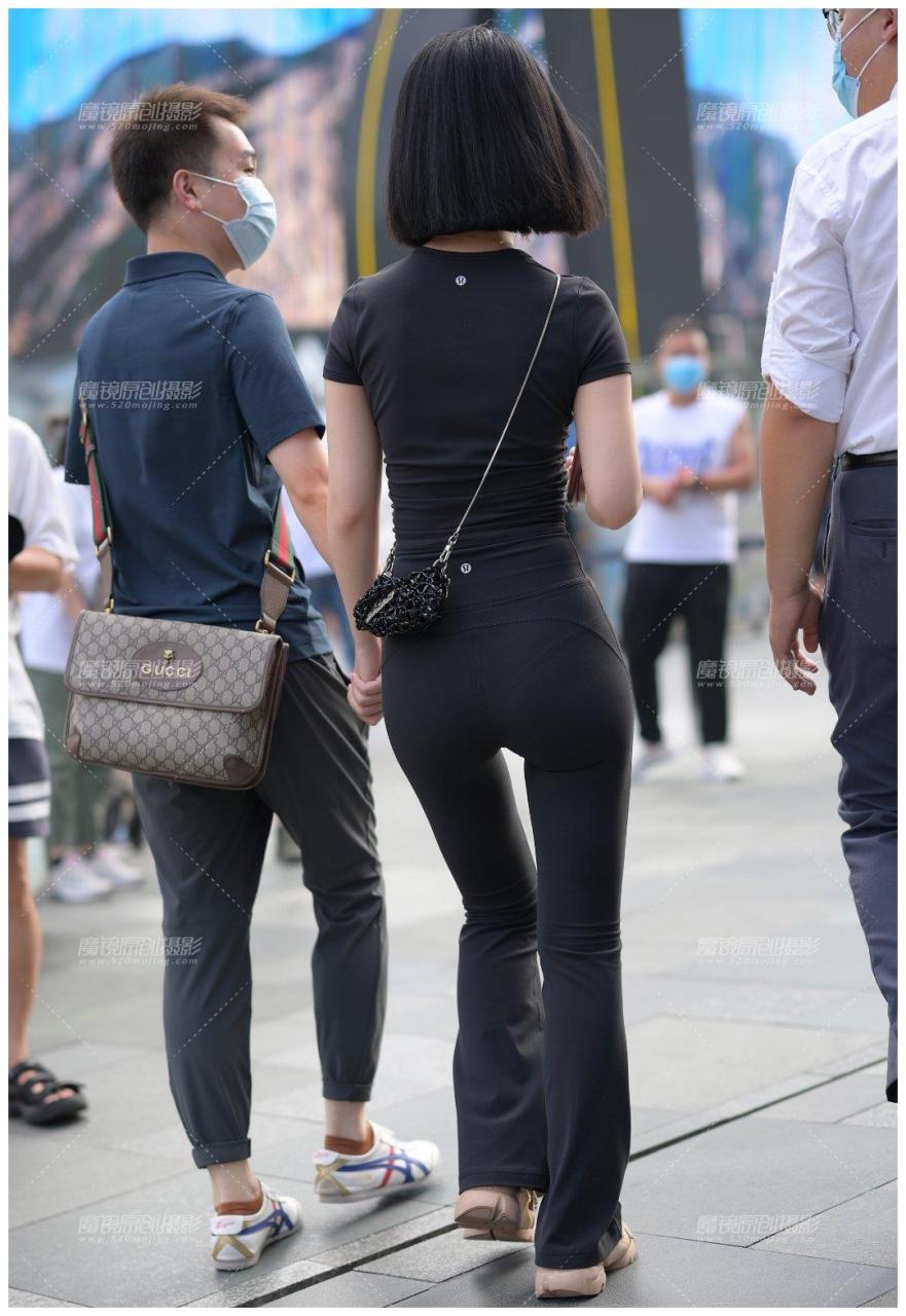 街拍漂亮短发瑜伽裤小姐姐,赏心悦目