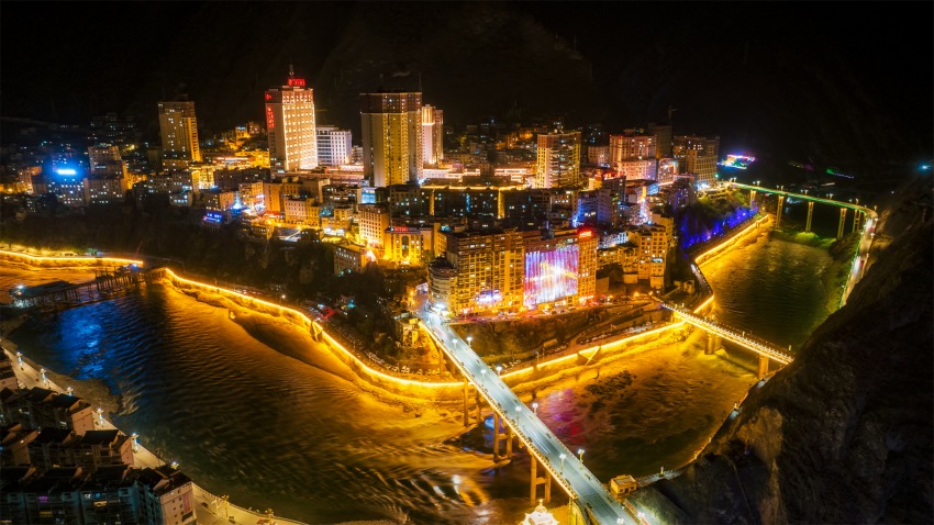 四川省雅江县委书记郑显峰:推动农业产业全链条升级 持续擦亮"中国