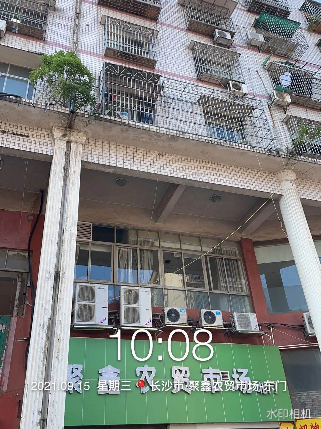 漓湘东路行人闯红灯 非机动车未佩戴头盔和闯红灯 泉塘街道圣力华苑