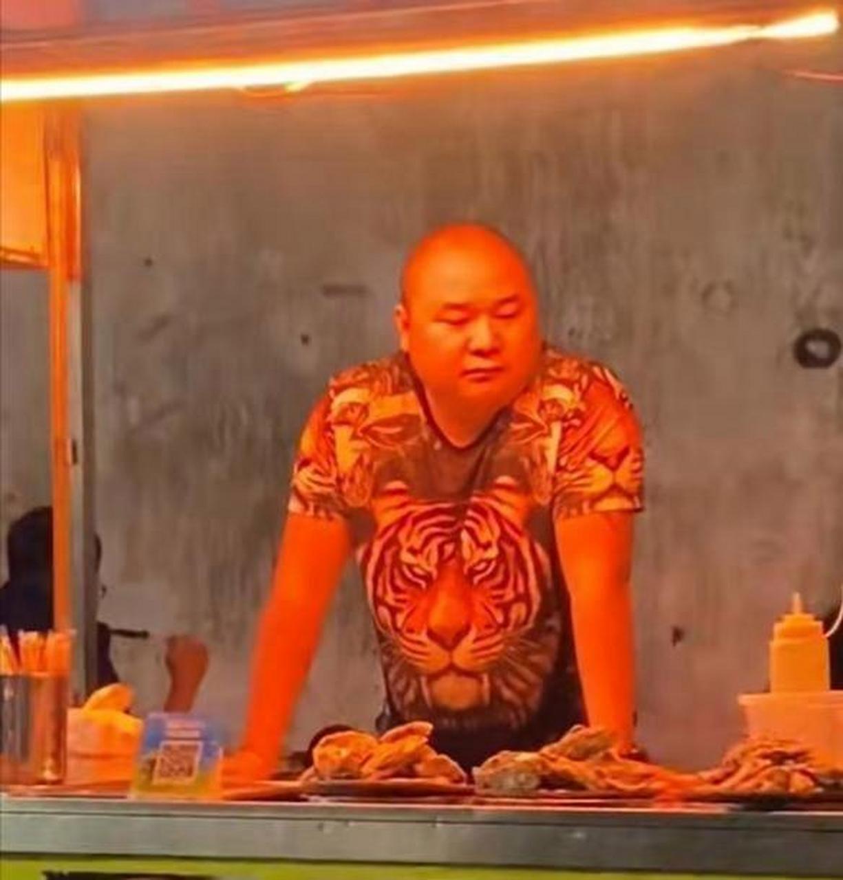 昆山龙哥卖肥肠粥,谁敢去买?