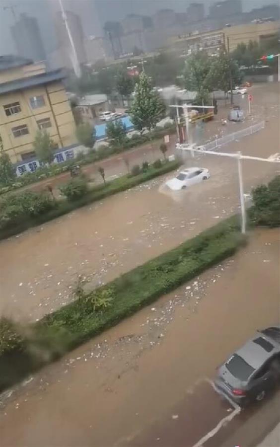 河南鹤壁大雨图片