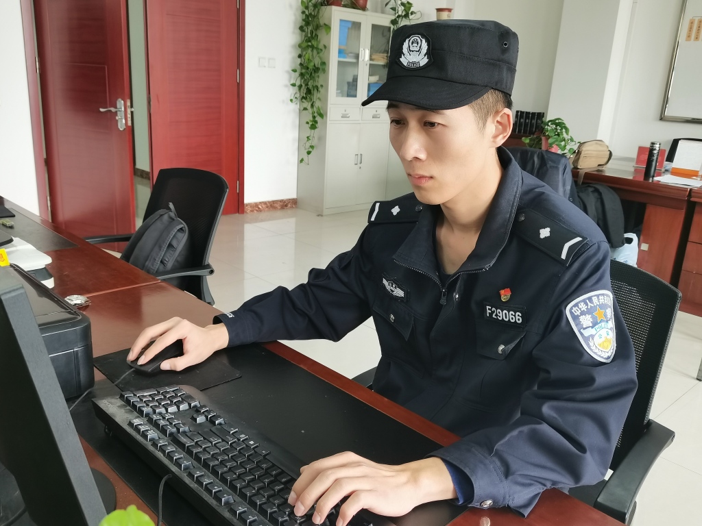 青岛好人广东"出圈"!莱西公安辅警深夜跳江勇救落水少女