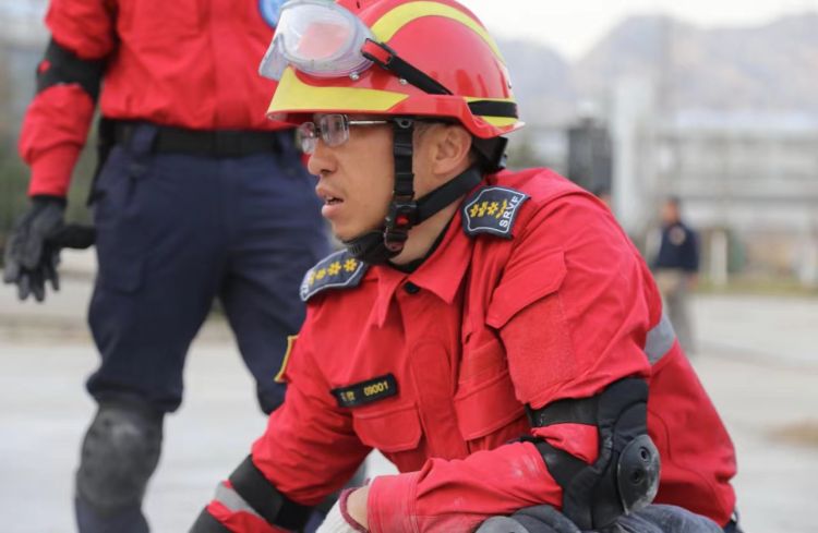 石欣:新时代雷锋精神的"践行者"