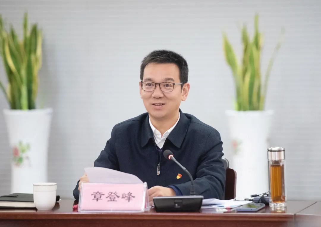 章登峰赴基层宣讲党的十九届六中全会精神