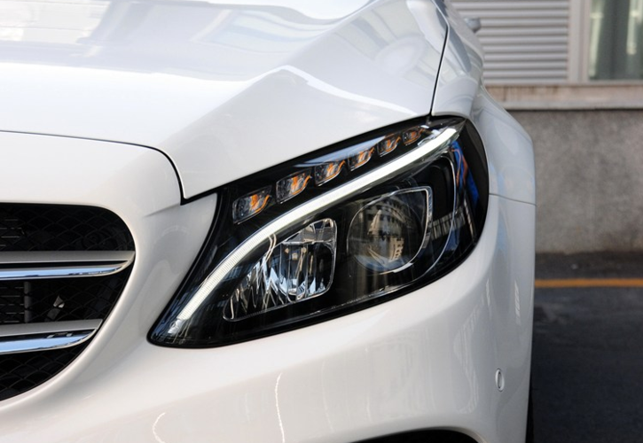 奔驰c级前灯多少钱,奔驰c大灯更换费用?