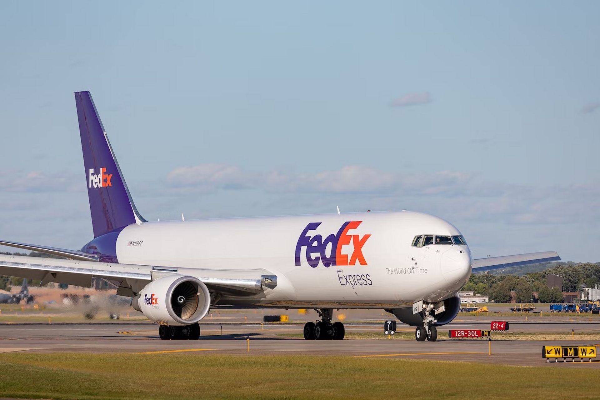 amz123获悉,据外媒报道,美国联邦快递(fedex)周二报告说,在截至5月
