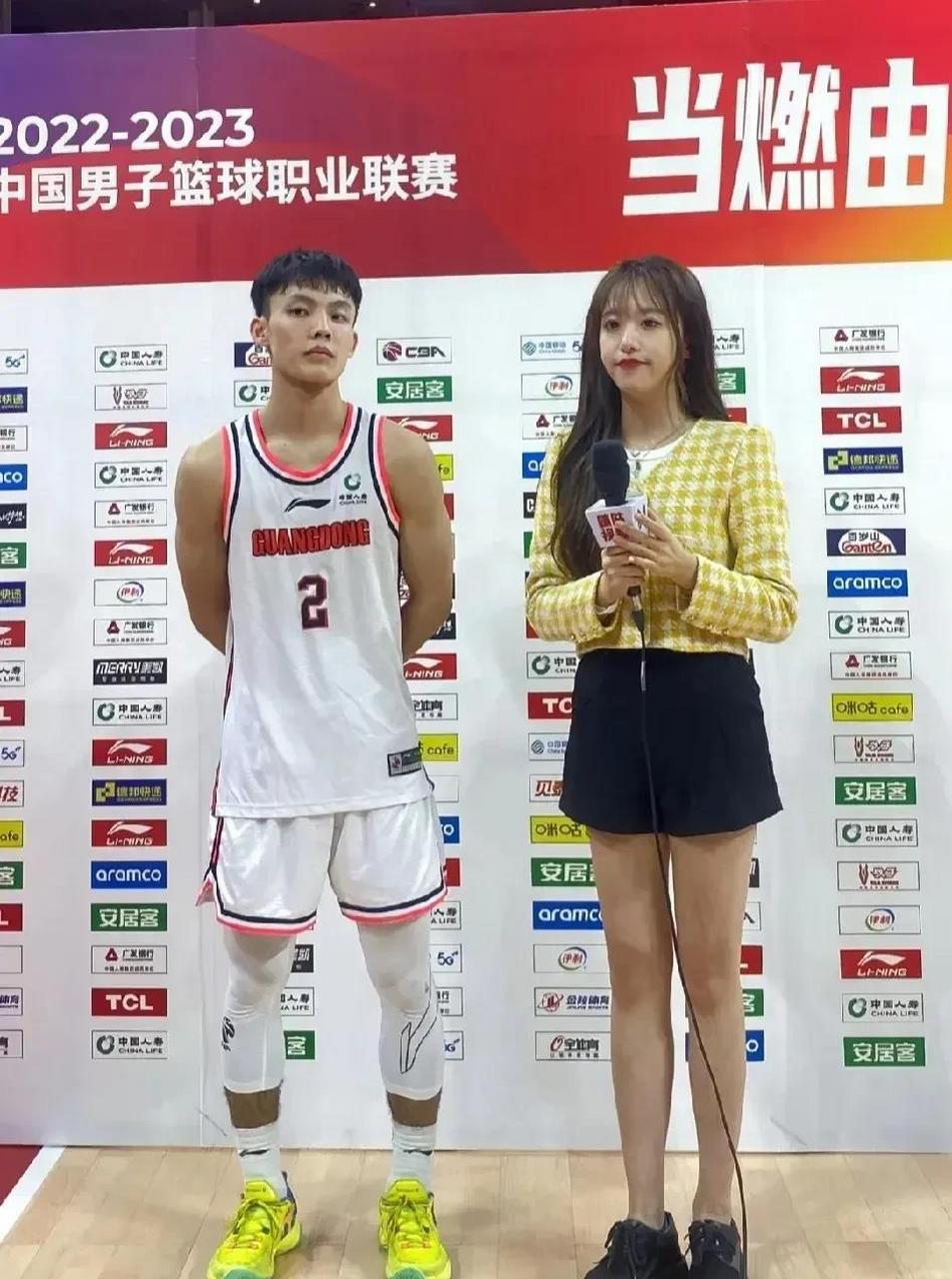 徐杰谎报身高,其实真实身高不到1米7,堪称cba版的威尔金斯,不过他这么