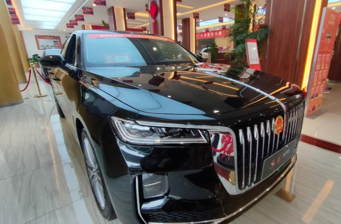 红旗车带国徽的车辆是啥车