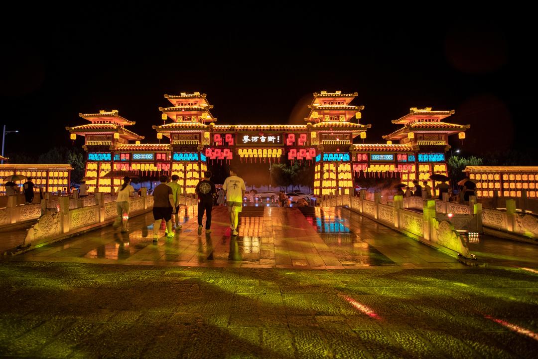 曲阜:"灯火蓼河里"欢迎来夜游(组图)