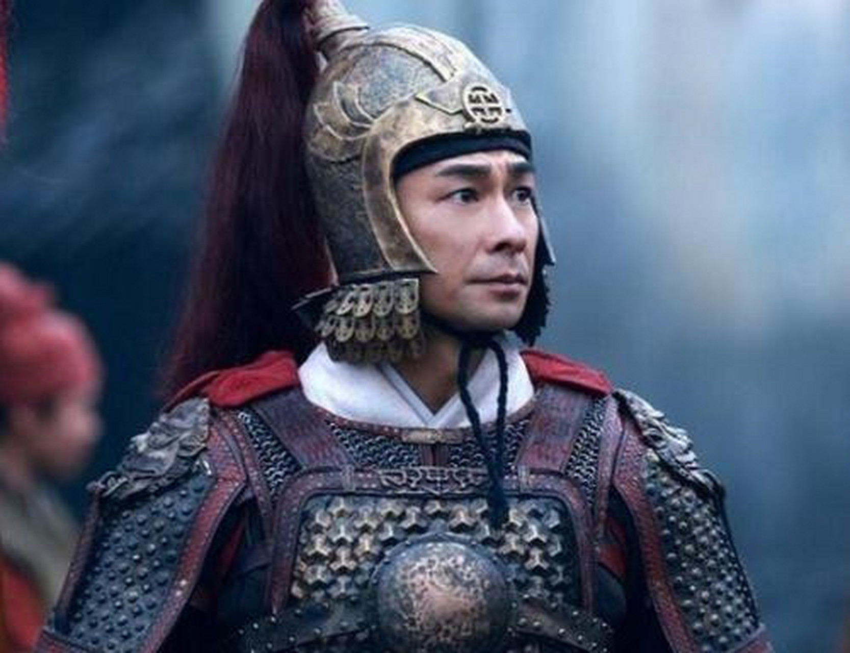 霍去病出生第二年,他的姨母卫子夫得幸于汉武帝,因此,霍去病从小就