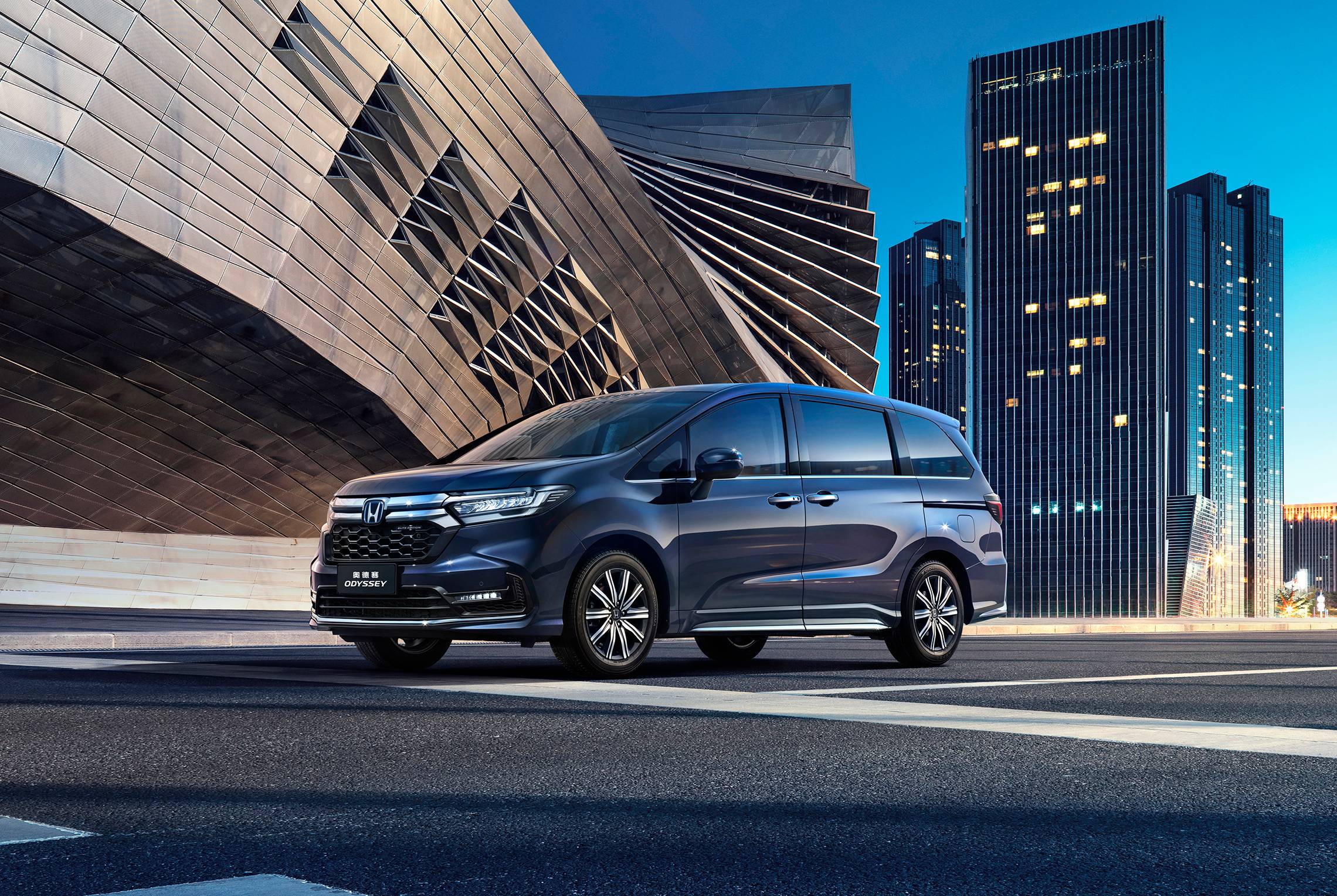 本田奥德赛锐·御享四座版上市!配备19英寸电视机,售价43.98万元