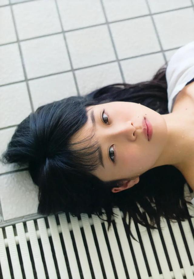 写真集:《想一直在你身旁》鉴赏(深川麻衣)