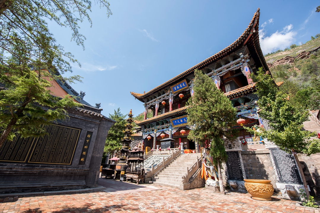 西宁市值得旅游的三座寺庙,全部免费开放,外地游客不多