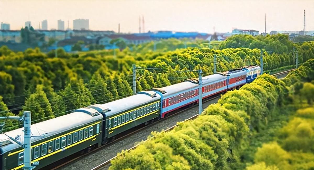 中国特定火车路线最长,总长4980公里,途中53小时跨越8个省