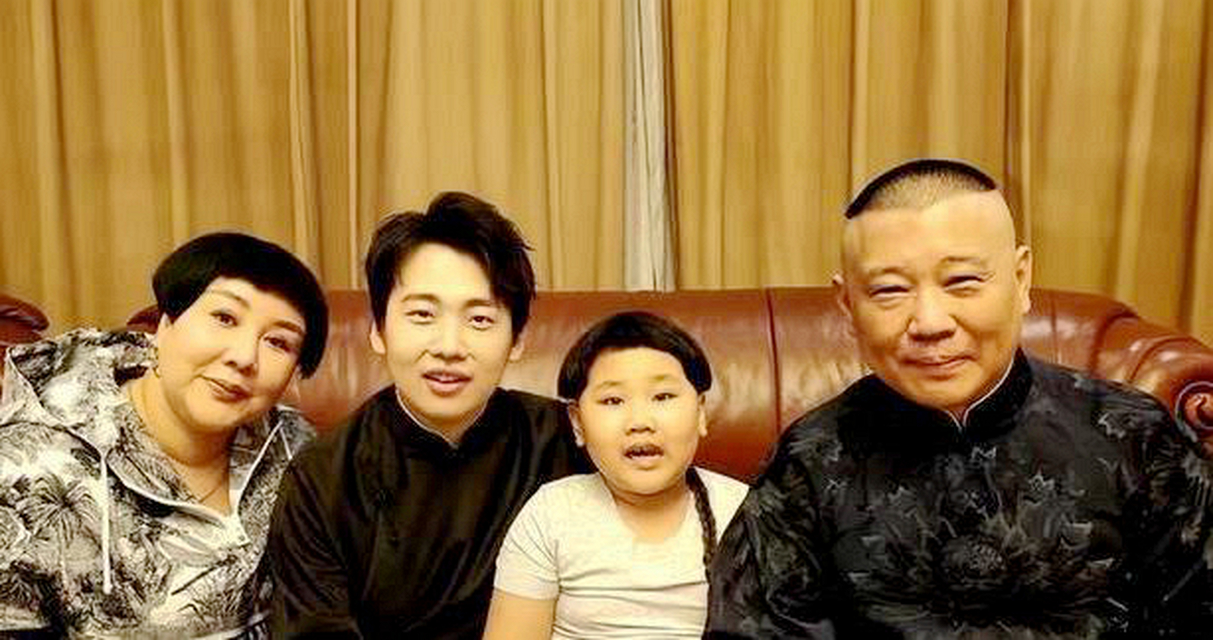 郭德纲一家四口住在天津,德云社总部也搬迁,幸福生活开始了
