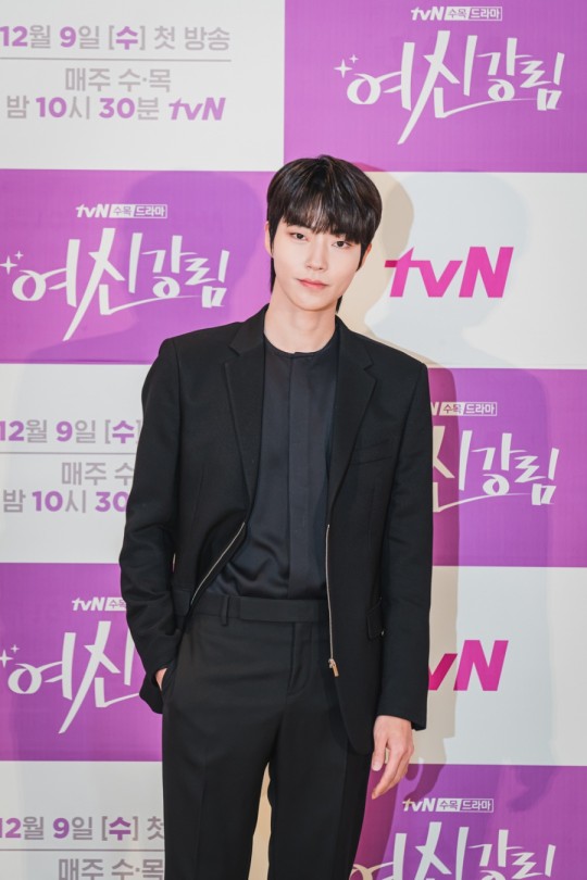 「星闻」《女神降临》黄寅烨亲自献唱ost,演技 唱歌都行地"万能"