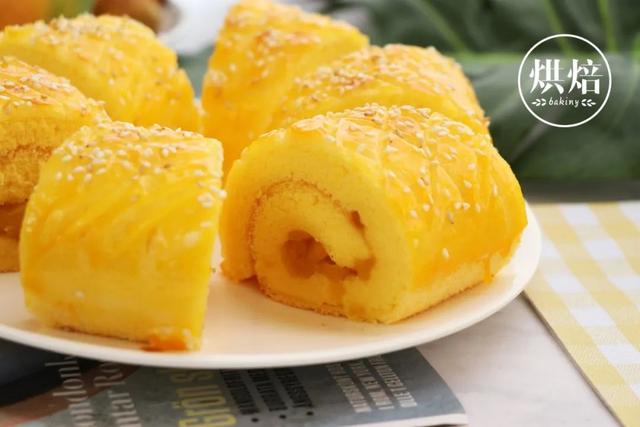 当季爆品菠萝蛋糕卷 生意好的中式糕坊都在卖 金黄如巨蟒 一口爱上