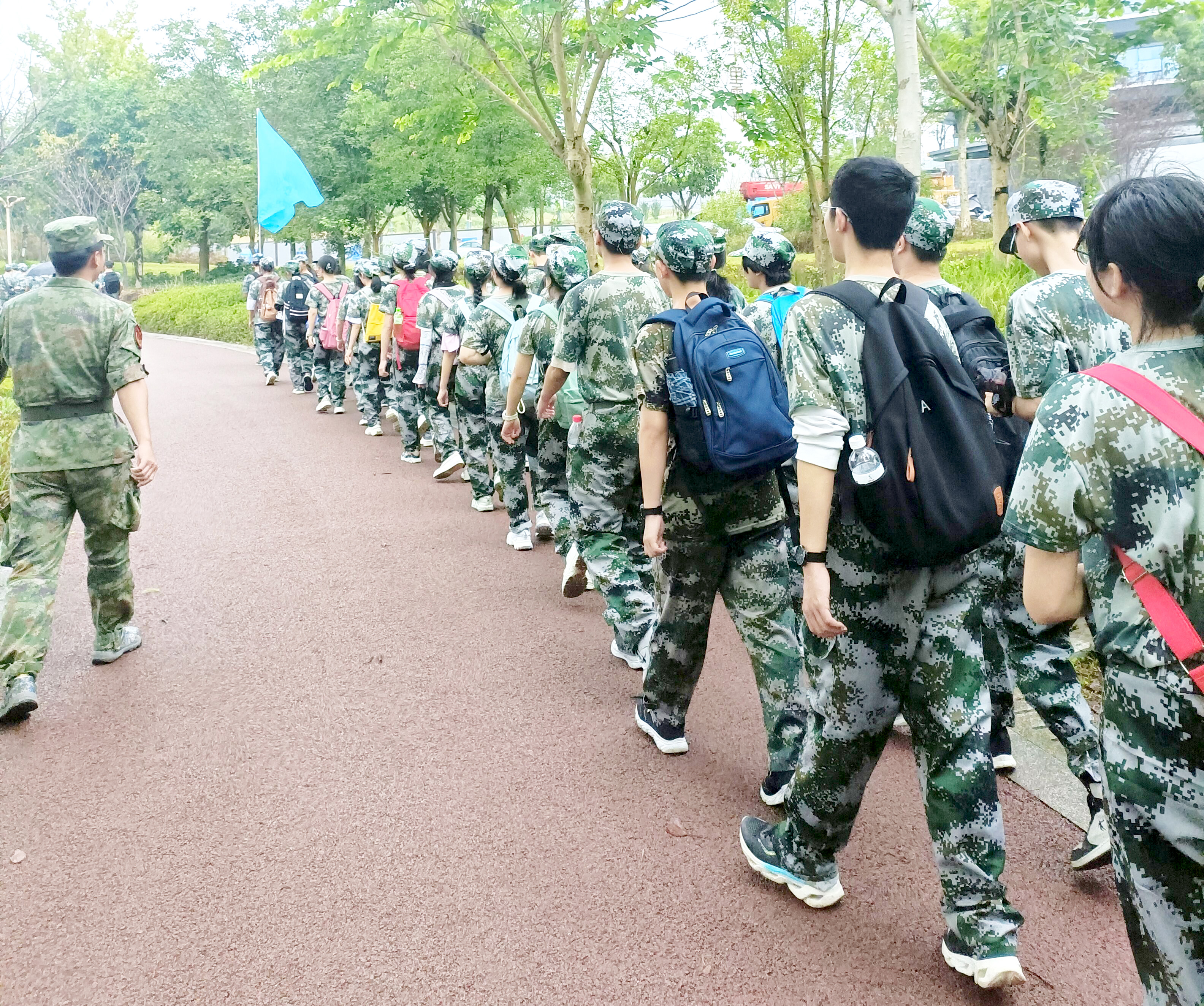 用青春的步伐丈量美好未来 铜梁中学开展学生远足社会实践活动