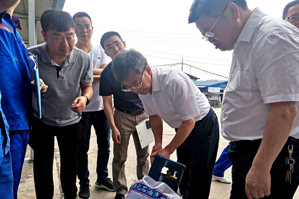 胡忠威督导检查中心城区燃气安全和建筑施工安全生产