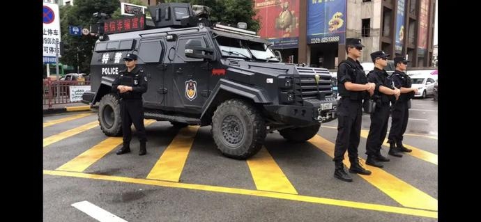 「天下无诈」特警反恐装甲车 亮警 "大喇叭"传递反诈最强音