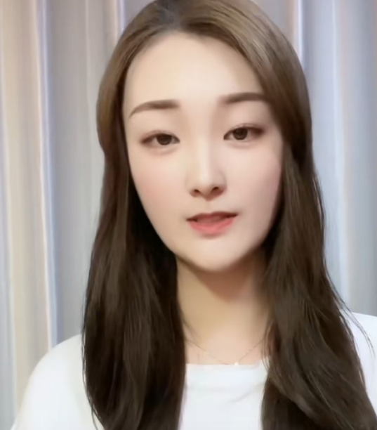 陈亚男跳性感热舞满屏尴尬,动作僵硬像机器人,网友对其百般嘲讽