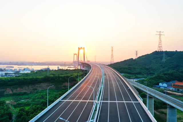 全国首条未来高速公路"上线",这条"未来之路"有何高大上?