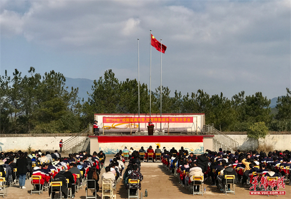 平江县龙门镇龙门中学:以书为友 于书香里迎春