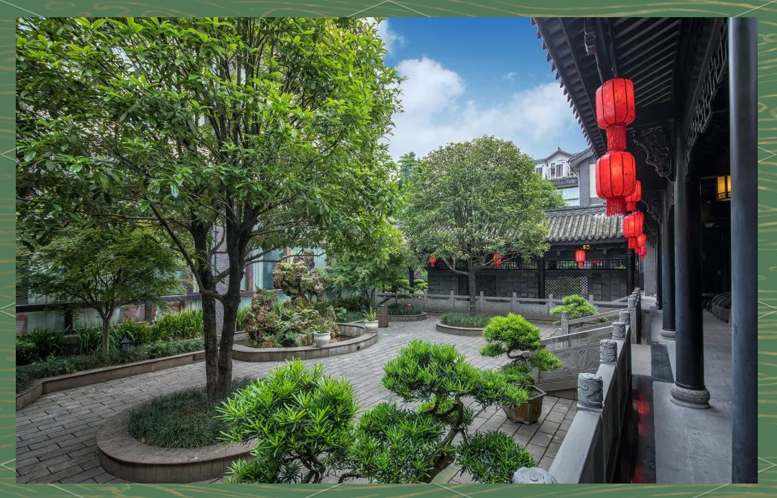 隐秀尚庭酒店以其独特的川西民宿风格和精品庭院式特色建筑而著称