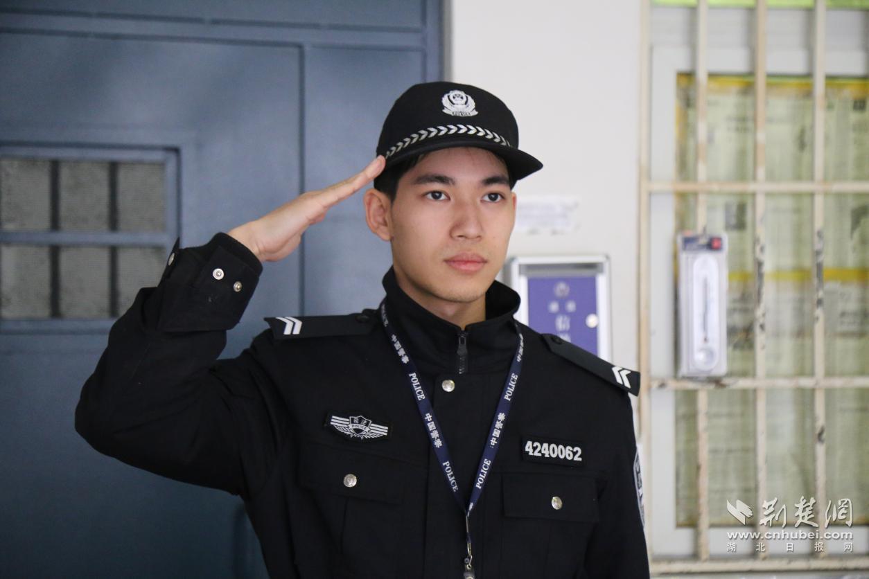 "警察蓝"守护"春节红" 湖北省汉江监狱民警春节坚守岗位护平安