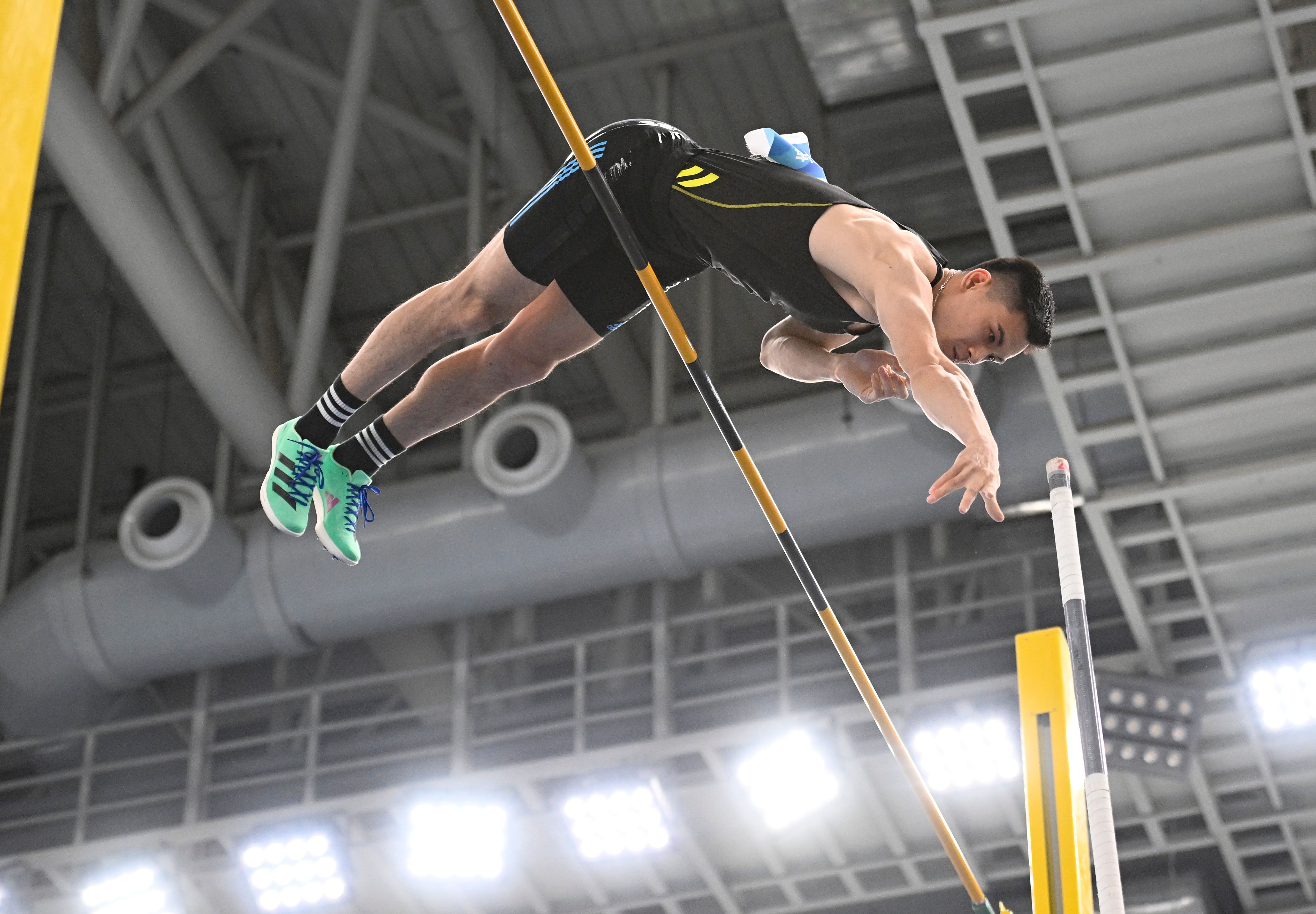 田径——全国室内锦标赛:男子撑竿跳高决赛赛况