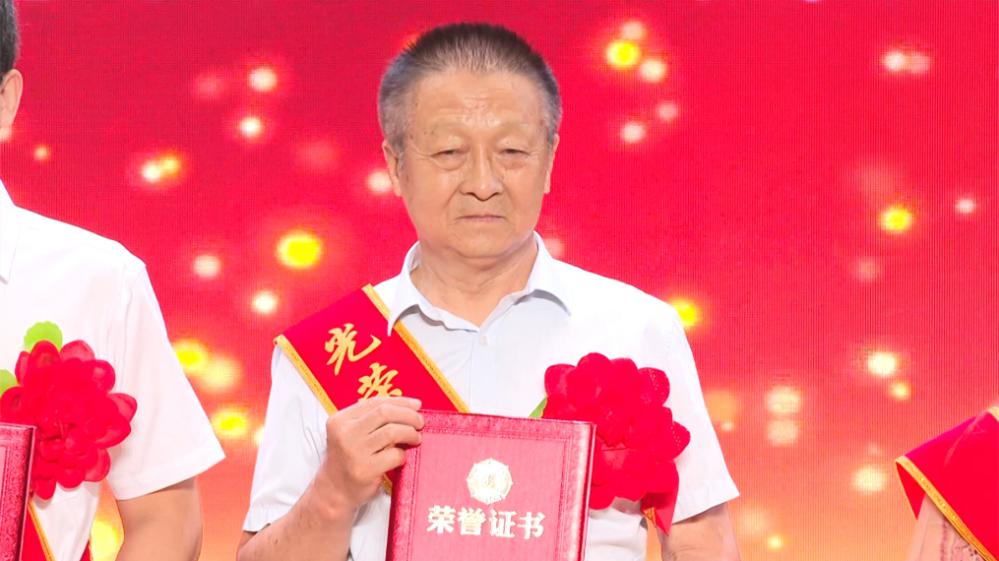 荣誉授予健康的使者 河南沁阳市中医院举行2022年第五个"中国医师节"