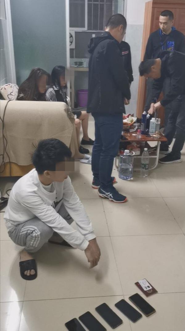 利用群组织卖淫嫖娼 13名嫌疑人被南宁巡警抓获