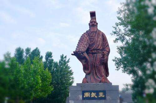 虽是政治联姻,但她深得丈夫尊宠,子民爱戴,儿子开创强大王朝