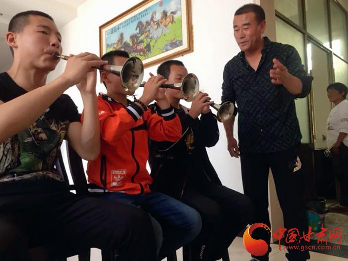 「兰大新闻学子重走西北角」永不消逝的唢呐——专访唢呐传承人吴振强