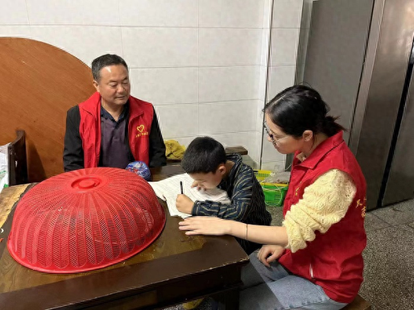 天长市关塘小学为残疾学生送教上门