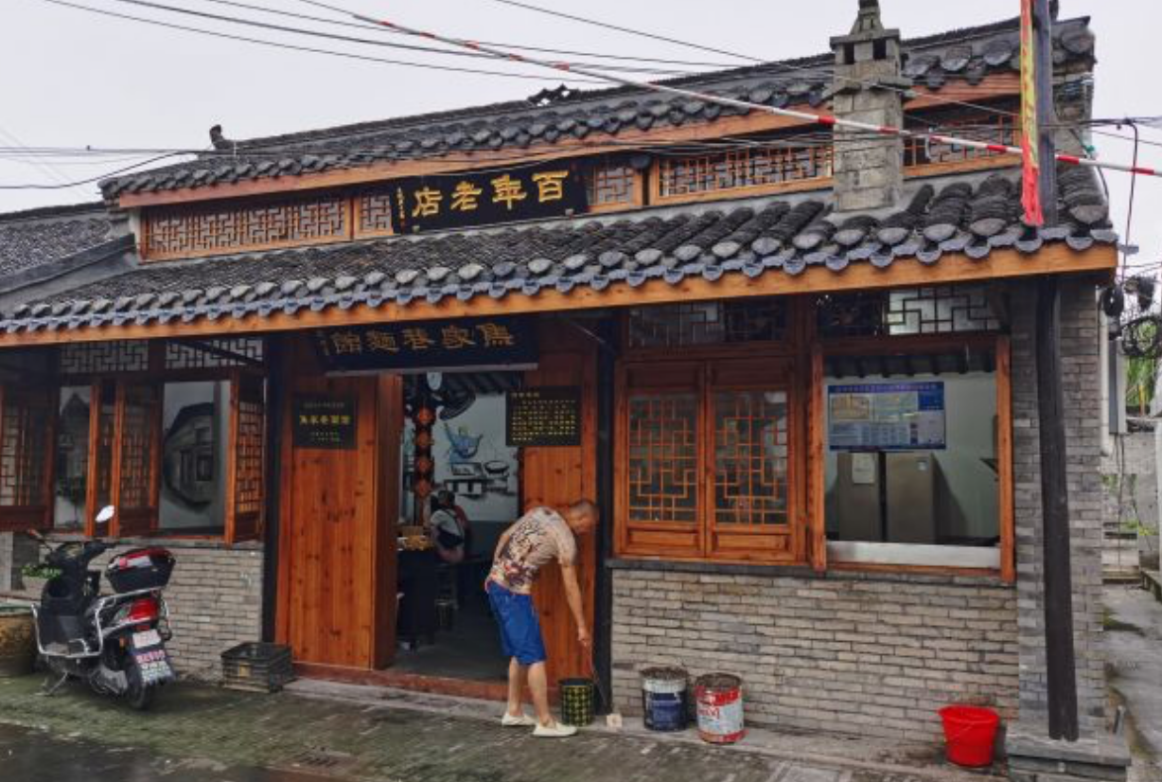 江苏百年面馆,一碗不到4元,美女都要连吃3份,传承酱油是关键