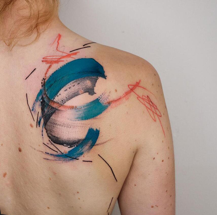 色彩那么饱满 洒脱奔放自由的笔触 这样的艺术纹身你喜欢吗(一)