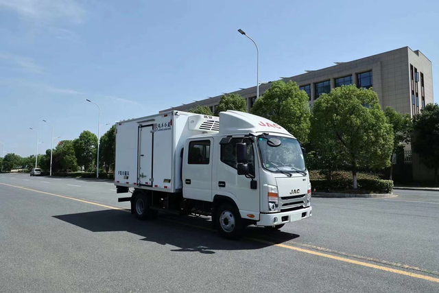 可以坐五個人的冷藏車,江淮帥鈴q3雙排藍牌三米冷藏車,安康技術