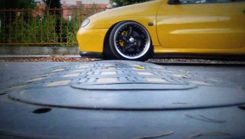 高速行驶的汽车遇到反向减速带会怎样?3d模拟全程,画面太刺激!