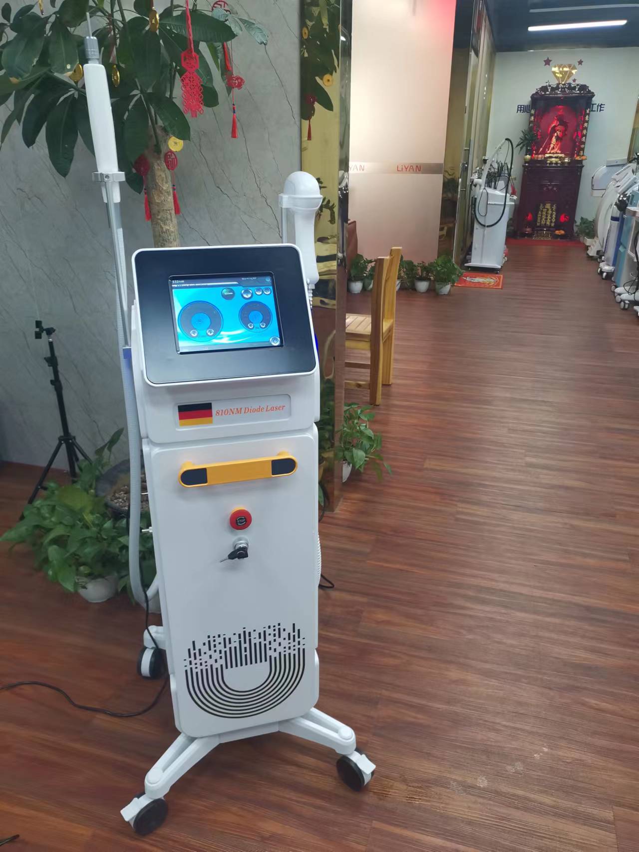 808冰点脱毛仪器介绍,美容院如何挑选808冰点脱毛仪器