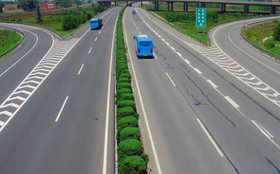 丁字式分离道路图片